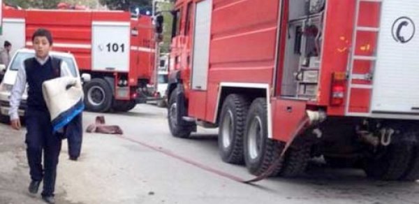 Bakıda məktəb yanır - Şagirdlər təxliyyə olundu