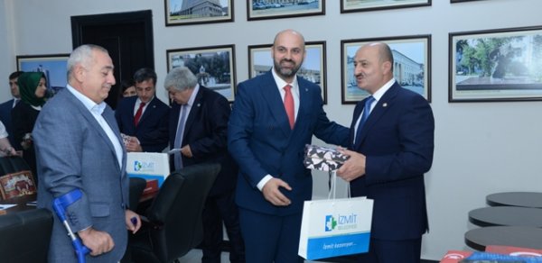 Asif Əsgərov İzmit Bələdiyyəsinin nümayəndələrini qəbul etdi