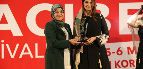 Qənirə Paşayeva Türk Dünyası Bacıbəy mükafatına layiq görülüb