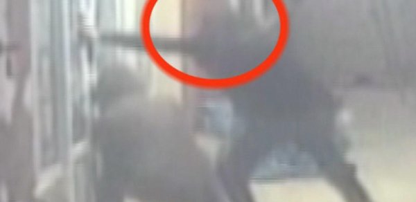 Bakıda mağazadan oğurluq anı - kamera görüntüsü - VİDEO