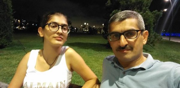 Tanınmış jurnalistin qızı 696 bal topladı