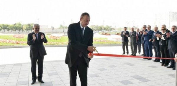 Prezident YAP-ın yeni binasının açılışında