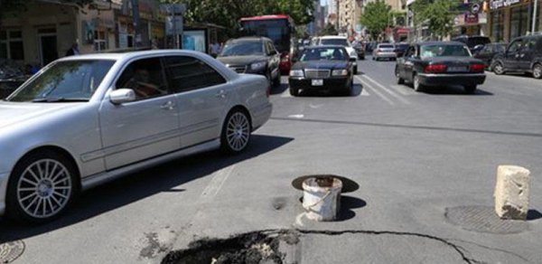 Bakıda yol çökdü - FOTO