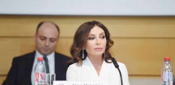 Mehriban Əliyeva Parisdə konfransda - FOTOLAR