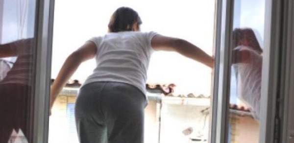 Bakıda olay: 20 yaşlı qız 52 yaşlı məşuqunu bıçaqladı