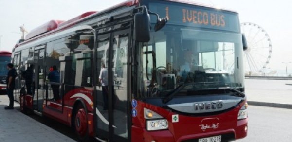 "BakuBus" avtobusu piyadanı vurdu - Vəziyyəti ağırdır