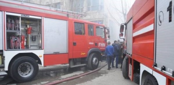 Bakıda 16 mərtəbəli bina yanır