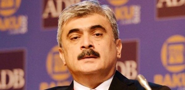 Samir Şərifov iclası yarımçıq tərk etdi: deputatların suallarına cavab vermədi