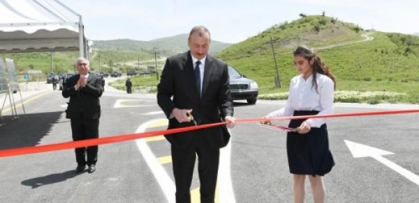 İlham Əliyev yol açılışında