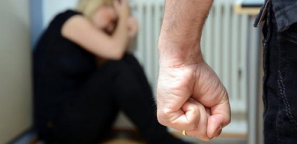 Ata həyat yoldaşı və uşaqlarını döyərək xəstəxanalıq etdi - Həbsdən yeni çıxıb