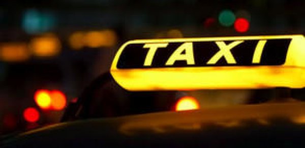 Azərbaycanda taksi sürücüsü maşına ilişən kişini arxasınca sürüyüb