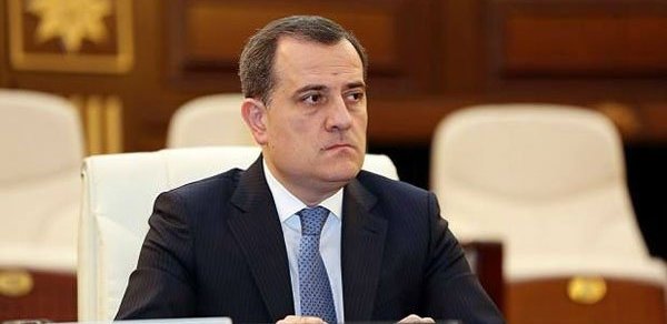 Ceyhun Bayramov məzunları təbrik etdi