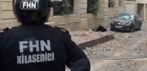 Bakıda kök xanımın halı pisləşib - Xəstəxanaya aparmağa FHN kömək edib