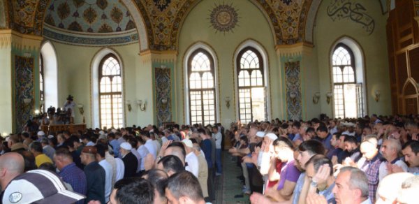 Azərbaycanın bütün məscidlərində bayram namazı qılındı