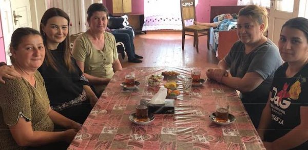 Qənirə Paşayeva Tovuzun kəndlərində sakinlərlə görüşüb