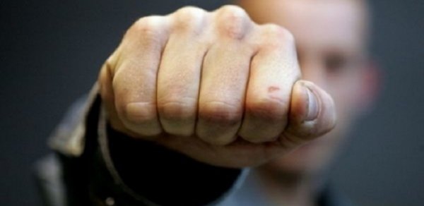 Nəvəsi tərəfindən döyülən qadın yeznəsini köməyə çağırdı, amma... - Azərbaycanda tragikomik hadisə