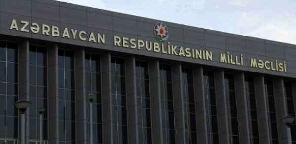 "Məmurların maaşı artırılsın"- Deputatdan təklif