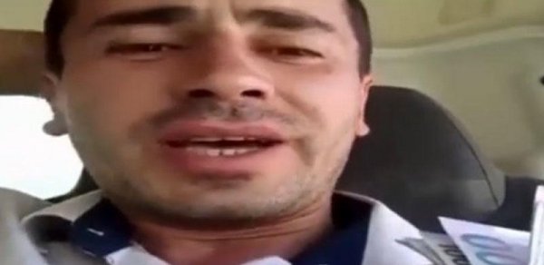 Azərbaycanda kişi yüz manatlarla tərini silib, yerə atdı - VİDEO