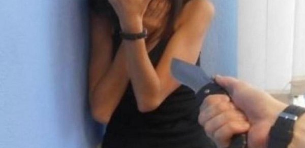 Hacıqabulda dəhşət:  xalası qızının boğazını kəsdi
