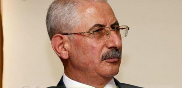 Deputat: İngiliscə danışa bilmir, amma obyektinə ingiliscə ad qoyur