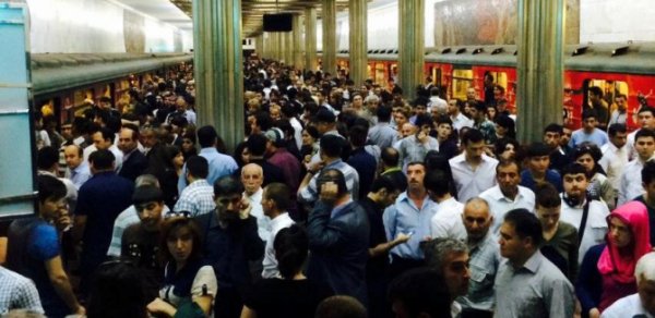 Bakı metrosunda işıqlar söndü - həyəcanlı anlar