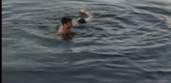 Dənizdə batmaqdan xilas edilən şəxs xəstəxanaya aparılarkən keçindi