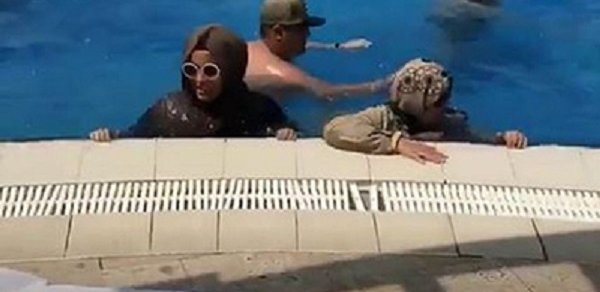 Azərbaycana gələn ərəb turist hovuza nəcis etdi