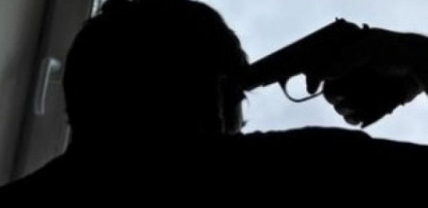 Bakıda şok hadisə - Polis ehtiyatsızlıqdan özünü güllələdi
