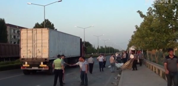 Yük maşını mikroavtobusla toqquşdu - 3 nəfər öldü, 9 yaralı var