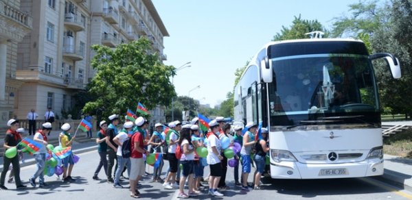 Nəsimi rayon məktəblilərinin yay tətili günləri maraqlı və yaddaqalan keçir - Fotolar