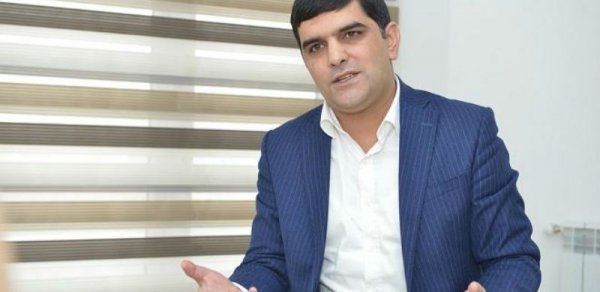 Jurnalist Ruslan Bəşirlinin avtomobilini vurdular – Polis isə cəriməni zərərçəkənə yazdı 