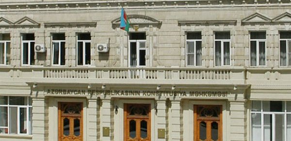 Kredit borcu olanların nəzərinə: Konstitusiya məhkəməsi qərar verdi