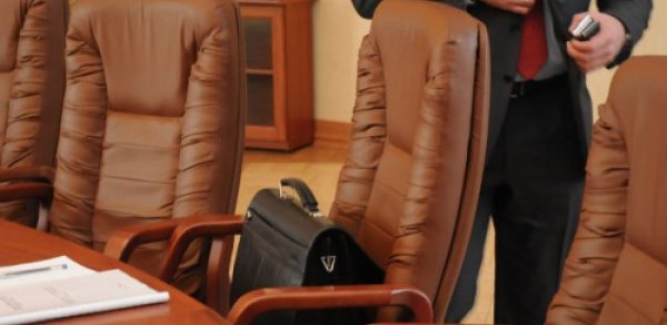 Azərbaycanda məmur iş başında öldü