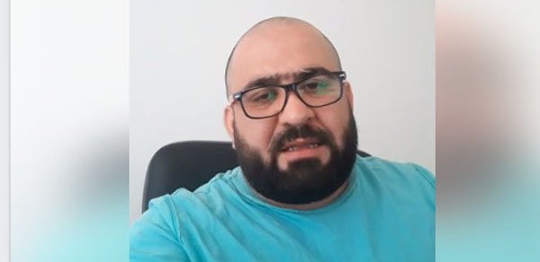 Canlı yayımda intihara cəhd edən yazarın qardaşı: "Vəziyyəti yaxşıdır"