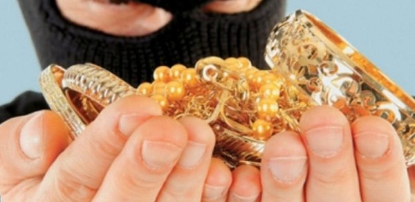 Azərbaycanlı məşhurun evini yardılar - Torbalarla qızılı oğurlandı