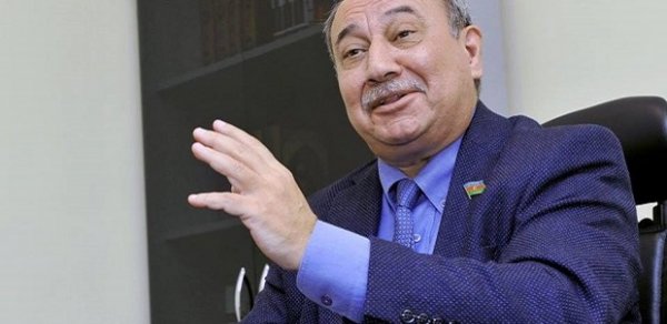 "Sosial şəbəkələrdə normal adamlar olmur” — Araz Əlizadə
