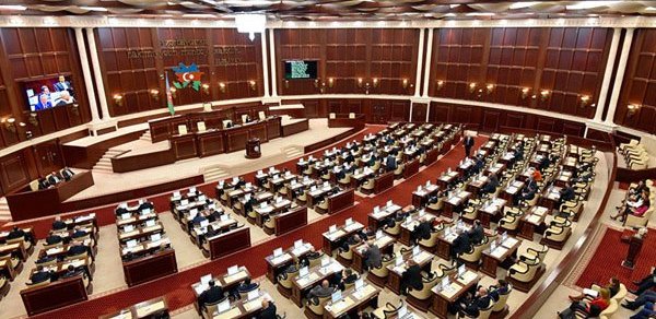 Deputatlar tətilə çıxır: nə qədər məzuniyyət pulu alacaqlar?