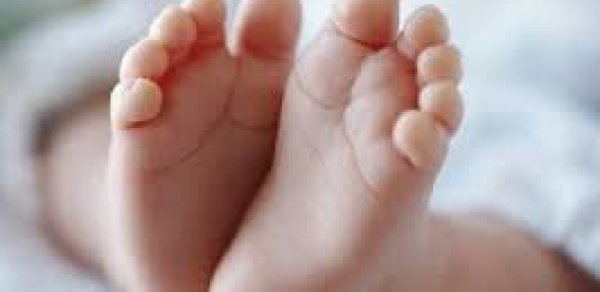 3 yaşlı Aytac valideyn səhlənkarlığının qurbanı oldu