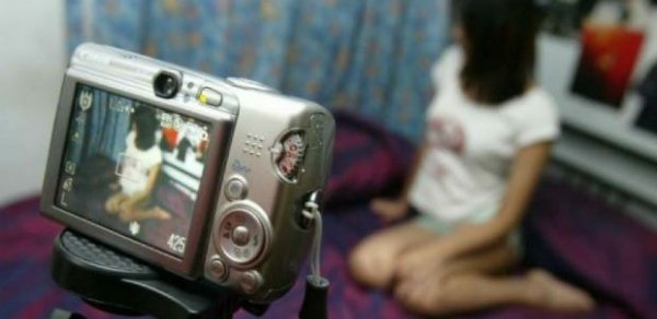 Bakıda biabırçı hadisə — Ailəli qadını intim fotolarını sosial şəbəkədə paylaşacağı ilə hədələdi və ...