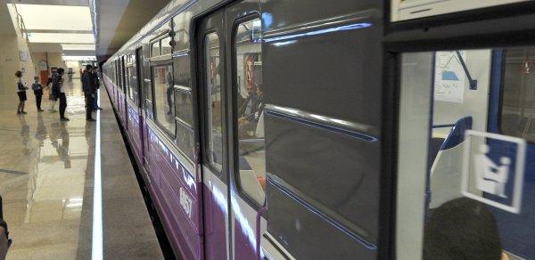 Bakı metrosunda qatar sərnişini vurdu