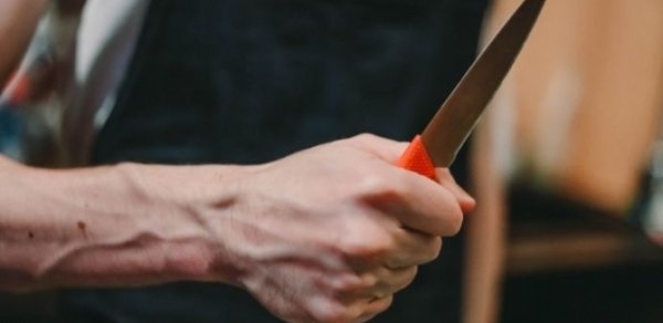 Bakıda dəhşətli hadisə – Kişi atasını və qardaşını qanına qəltan etdi