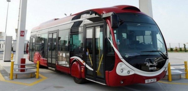 "BakuBus” avtobusunun yolunda növbəti təhlükəli vəziyyət - VİDEO