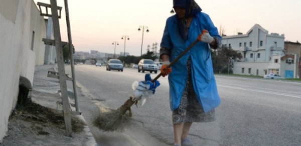 Bakıda daha bir süpürgəçini maşın vurub öldürdü