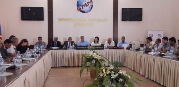 “KİV ədəbi dil qaydalarına necə əməl edir?” mövzusunda dəyirmi masa keçirilib