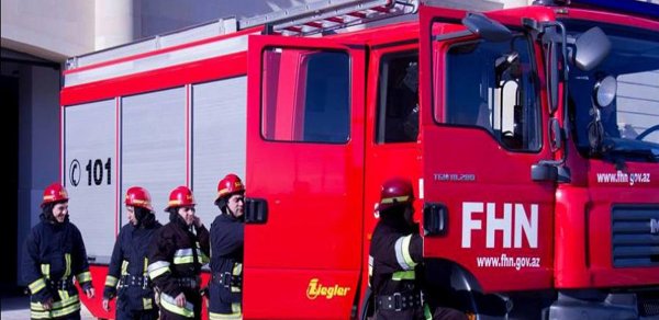 Gəncədə yaşayış binasında yanğın olub, 15 nəfər təxliyyə edildi