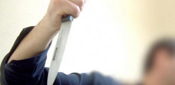 Lənkəranda axundun qardaşı bıçaqlandı