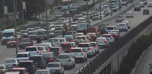 Avtobuslar yenə gecikir - Tıxac var