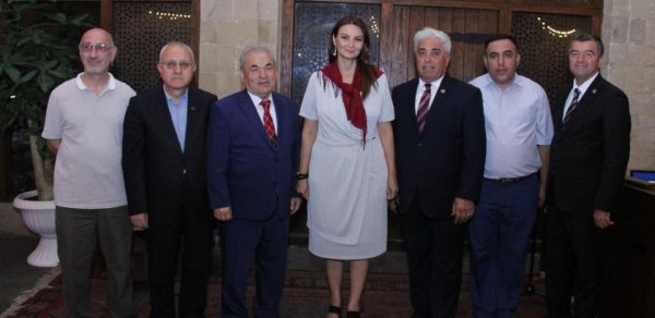 Qənirə Paşayeva Türkiyədən gəlmiş şəhid ailələri ilə görüşüb