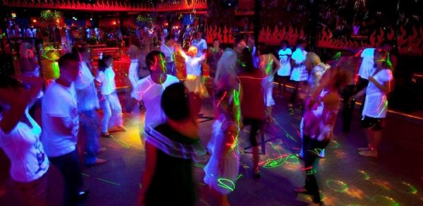 “Infiniti” klub ərəblərin qalmaqallı videosundan sonra bağlandı - 3 gündür işləmir