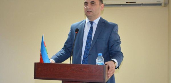 İlahiyyat İnstitutu bütün tələbələrini dərs vəsaitləri ilə təmin edib